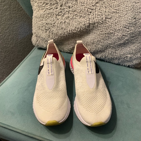 ✖️sold✖️Nike Epic Phantom React Flyknit Shoes - Picture 5 of 8